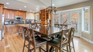 Dining - 5 Acres, Views, 2 Pickleball Courts, Hot Tub, Sauna, Skiing Nearby, SLEEPS 18! (Eagle Mountain)