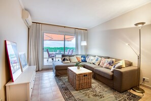 Unclassified image, 3 of 40, button