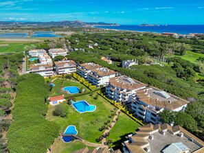 Unclassified image, 2 of 40, button