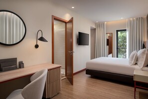 Deluxe Room, 1 Queen Bed | Free minibar, in-room safe, desk, laptop workspace - Protea Hotel Luanda (Luanda)