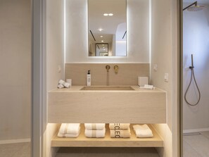 Dusche, Haartrockner, Handtücher