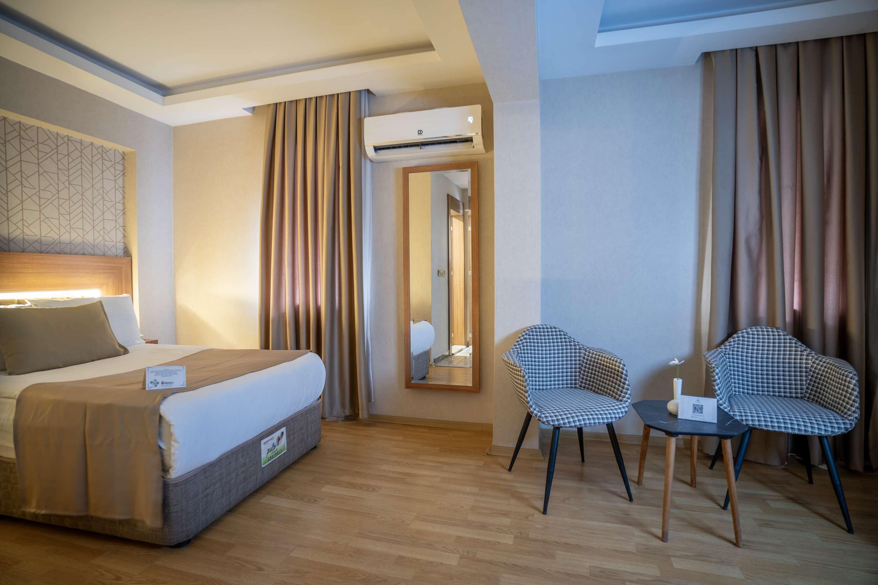 เครื่องนอนระดับพรีเมียม, เตียงเมมโมรีโฟม, ตู้นิรภัยในห้องพัก, Wi-Fi ฟรี