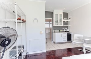 Studio, 1 chambre, fumeur, balcon | Intérieur