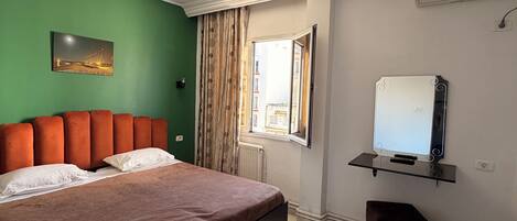 Soundproofing, free WiFi, bed sheets