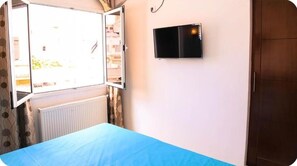 Soundproofing, free WiFi, bed sheets