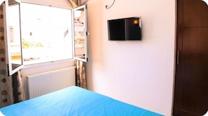 Soundproofing, free WiFi, bed sheets