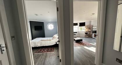 Beautifully Refurbished 1BD Flat - West Kensington