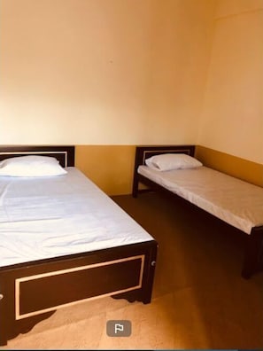 Standard Double Room | Soundproofing, iron/ironing board, free WiFi