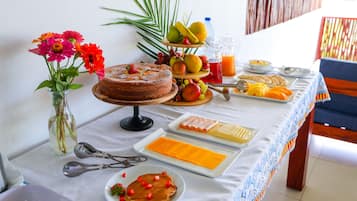 Free daily English breakfast