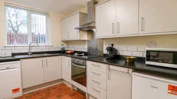 Dishwasher, electric kettle, cookware/dishes/utensils