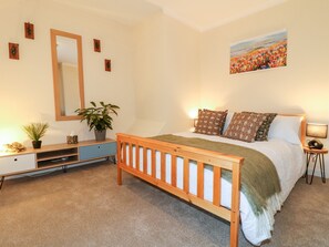 2 dormitoris, decoració individual i mobiliari individual