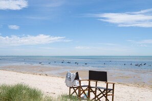 Beach nearby - The Leaning Tree - Little blue beach house and beach-box on the bay (Capel Sound)