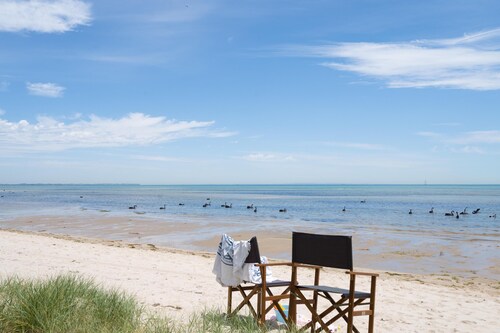 The Leaning Tree - Little blue beach house and beach-box on the bay