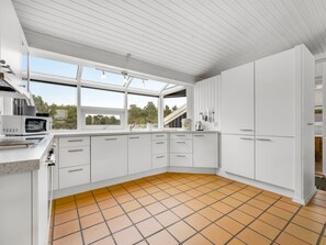 Fridge, microwave, dishwasher, cookware/dishes/utensils - "Josef" - 950m from the sea by Interhome (Fanø)