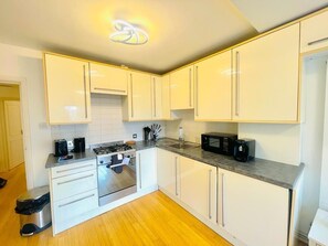 Private kitchen - The Urban Retreat is situated in the Wandsworth district of London. (London)