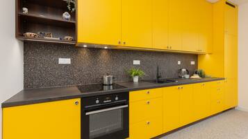 Apartment, 2 Bedrooms, 2 Bathrooms | Private kitchen | Dishwasher, cookware/dishes/utensils