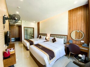 Family Room | Minibar, desk, laptop workspace, blackout drapes - An Hotel Ha Long (Ha Long)