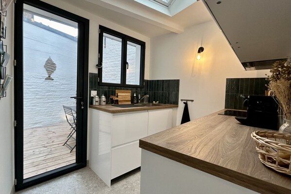 Fridge, microwave, oven, dishwasher