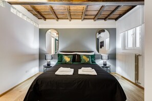 3 slaapkamers, een bureau, geluiddichte muren