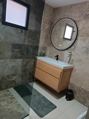 Shower, hair dryer, towels, toilet paper