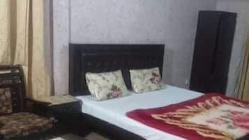 Deluxe Double Room | Soundproofing, iron/ironing board, free WiFi