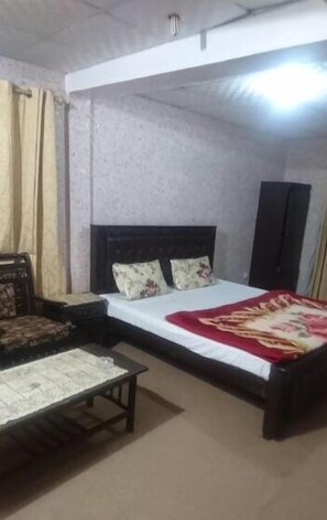 Quarto casal luxo | Quartos à prova de som, ferros/tábuas de passar roupa, Wi-Fi de cortesia