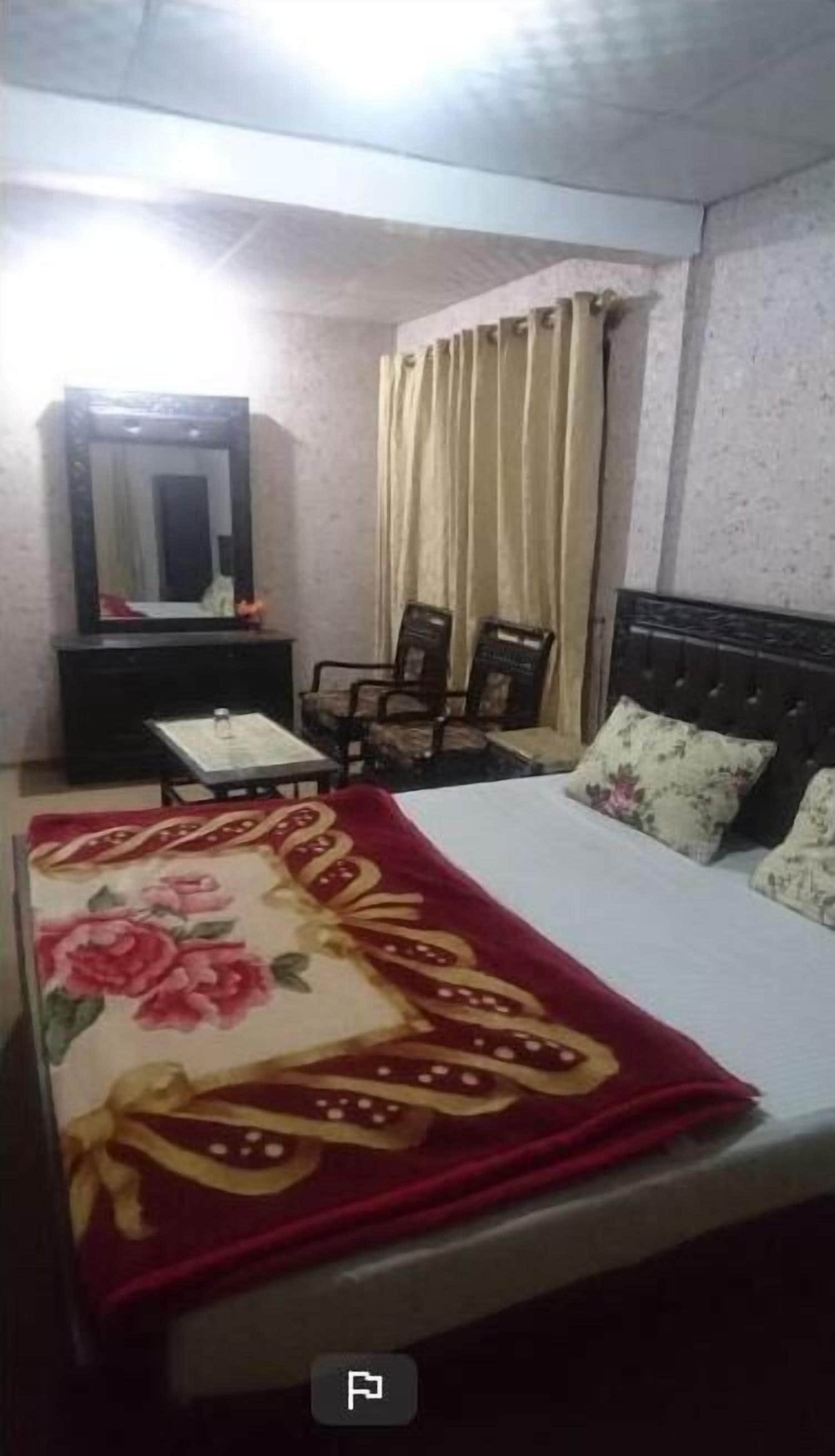 Deluxe Double Room | Soundproofing, iron/ironing board, free WiFi