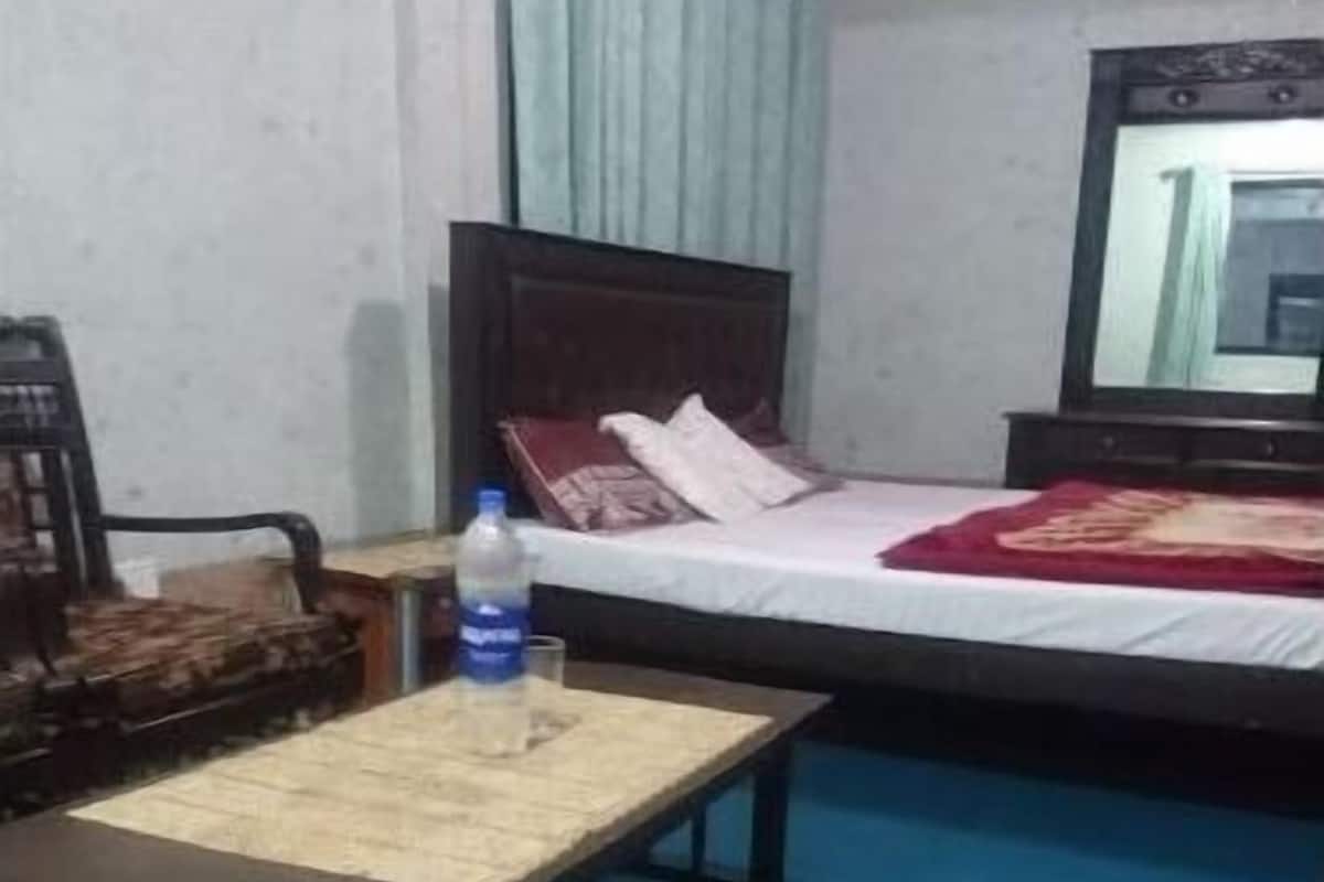 Deluxe Double Room | Soundproofing, iron/ironing board, free WiFi