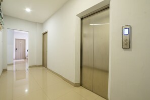 Reception - Kelowna Dwiwarna Residence (Jakarta)