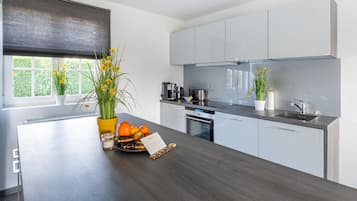 Casa grand | Cozinha privada | Geladeira, micro-ondas, fogão, lava-louças