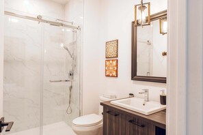 Shower, towels, shampoo