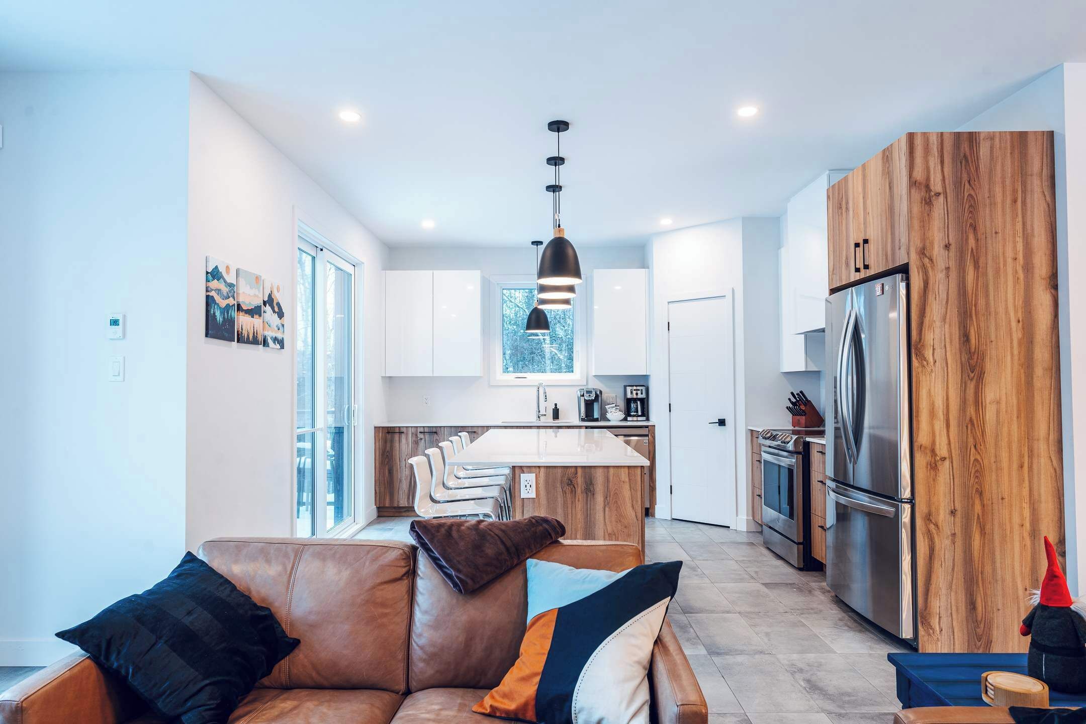 电视、壁炉、DVD 播放器、桌上足球