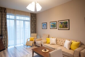 Smart TV - GG Home - spacious 3-bedroom apartment for family in Saburtalo (T'bilisi)