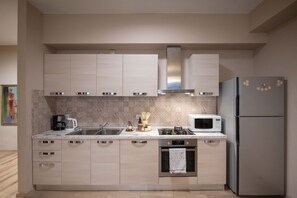 Microonde, forno, piano cottura, lavastoviglie