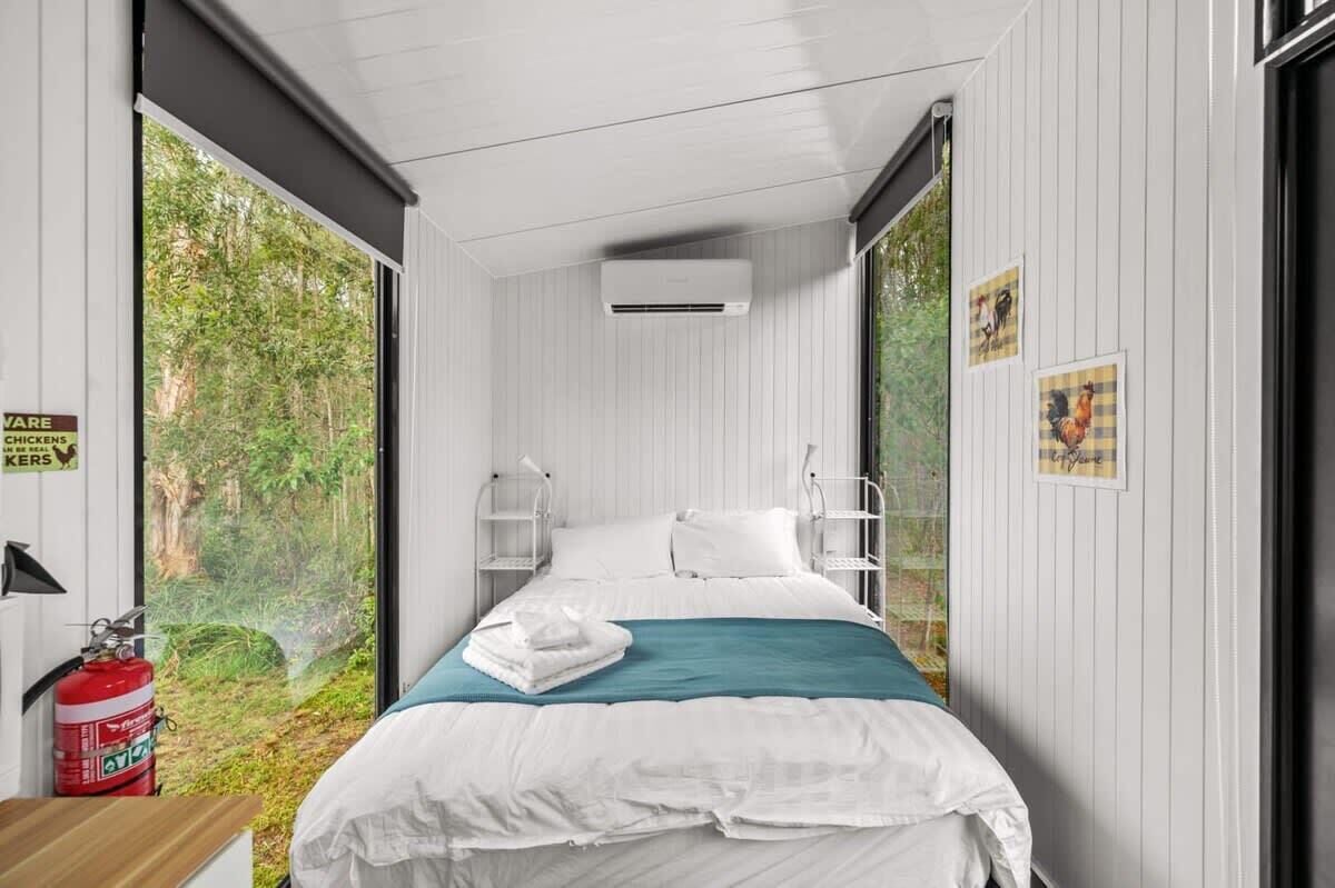 1 bedroom, bed sheets