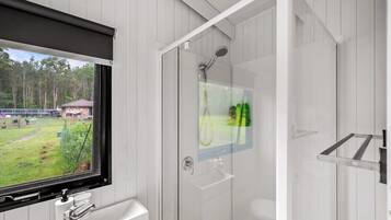 Bruser, hårtørrer, håndklæder