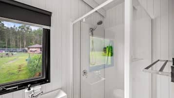 Een douche, een haardroger, handdoeken