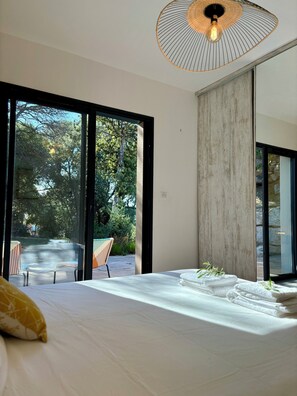 3 habitaciones, tabla de planchar con plancha, wifi y ropa de cama 