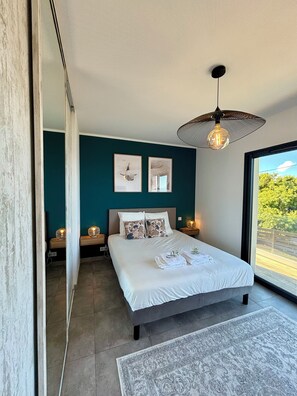 3 habitaciones, tabla de planchar con plancha, wifi y ropa de cama 