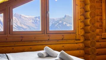 3 chambres, bureau, Wi-Fi gratuit, draps fournis