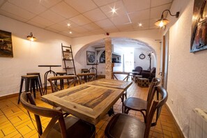 Bar (on property) - Le Rabuons (Saint-Etienne-de-Tinee)