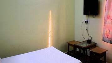 Standard Room | 1 bedroom, hypo-allergenic bedding, desk, free WiFi