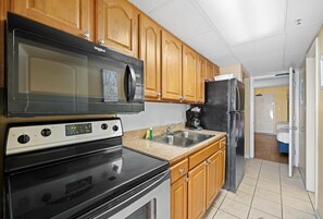 冰箱、微波炉、烤箱、炉灶