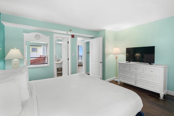 Room - Spacious Ocean View King:11th Flr Hot Breakfast (Myrtle Beach)