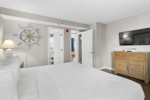 2 bedrooms, Internet, bed sheets - Mesmerizing Ocean View King Ste: Breakfast 14th Fl (Myrtle Beach)