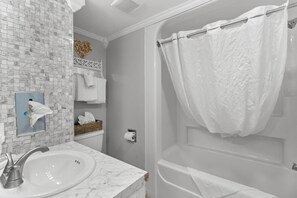 Hair dryer - Airy Ocean View King Ste: Hot Breakfast 14th Flr (Myrtle Beach)