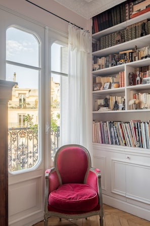 Interior - Marais Melody, by Veeve (Paris)