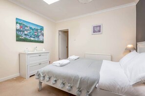 2 slaapkamers, een strijkplank/strijkijzer, gratis wifi, beddengoed