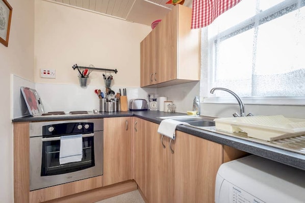Fridge, microwave, oven, coffee/tea maker