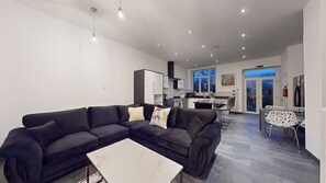 TV, lareira, escritórios